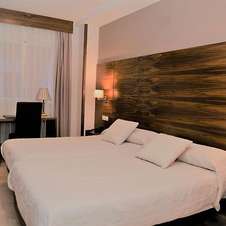 Hotel Escudero ซิวดัดเรอัล ภายนอก รูปภาพ